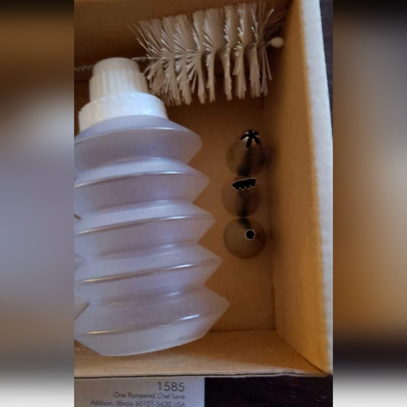 Pampered Chef Decorator Bottle Set - Picture 2 of 4